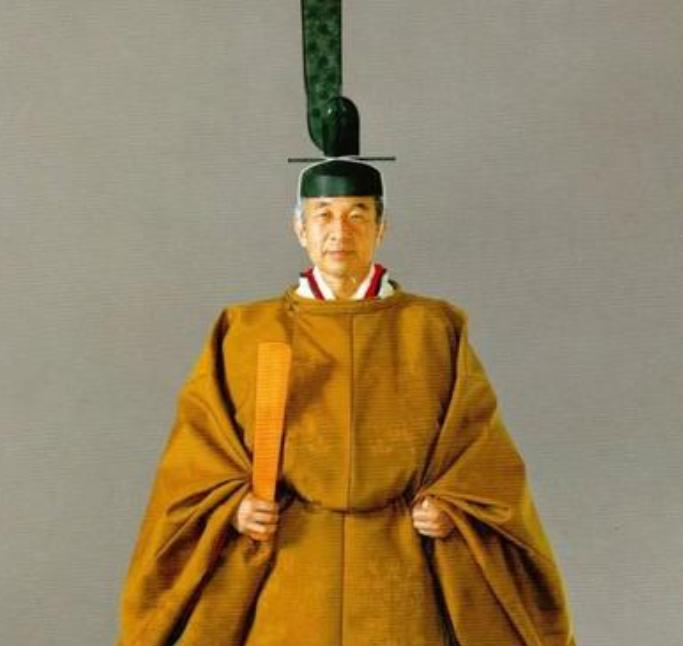 外交部刚把“靖国神社”改叫“战犯神社”，网友紧接着就提了一个更狠的问题“天皇”这