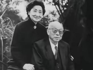 张学良病逝于美国檀香山。死后，其儿子遵从父亲的遗愿，把全部遗产捐给美国哥伦比亚大