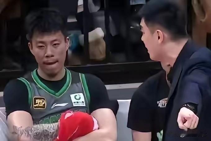 张镇麟本来就是从小在国外培养的，对辽宁队的认同感本身就没有那么强。他和崔永熙王俊