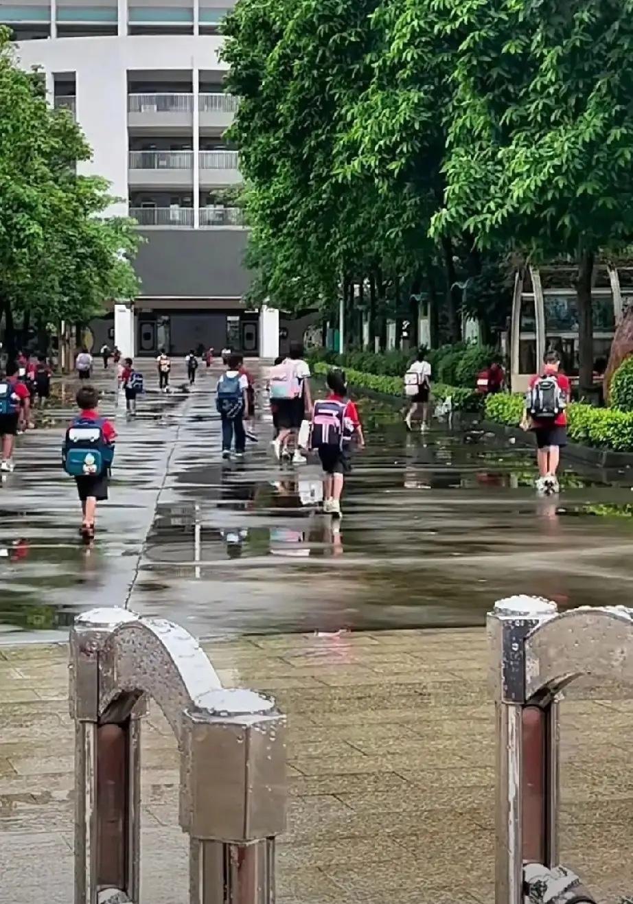 杭州猝死宝妈的丈夫估计睡不着了，他应该很后悔吧，自己把这么多重任全压在了老婆身