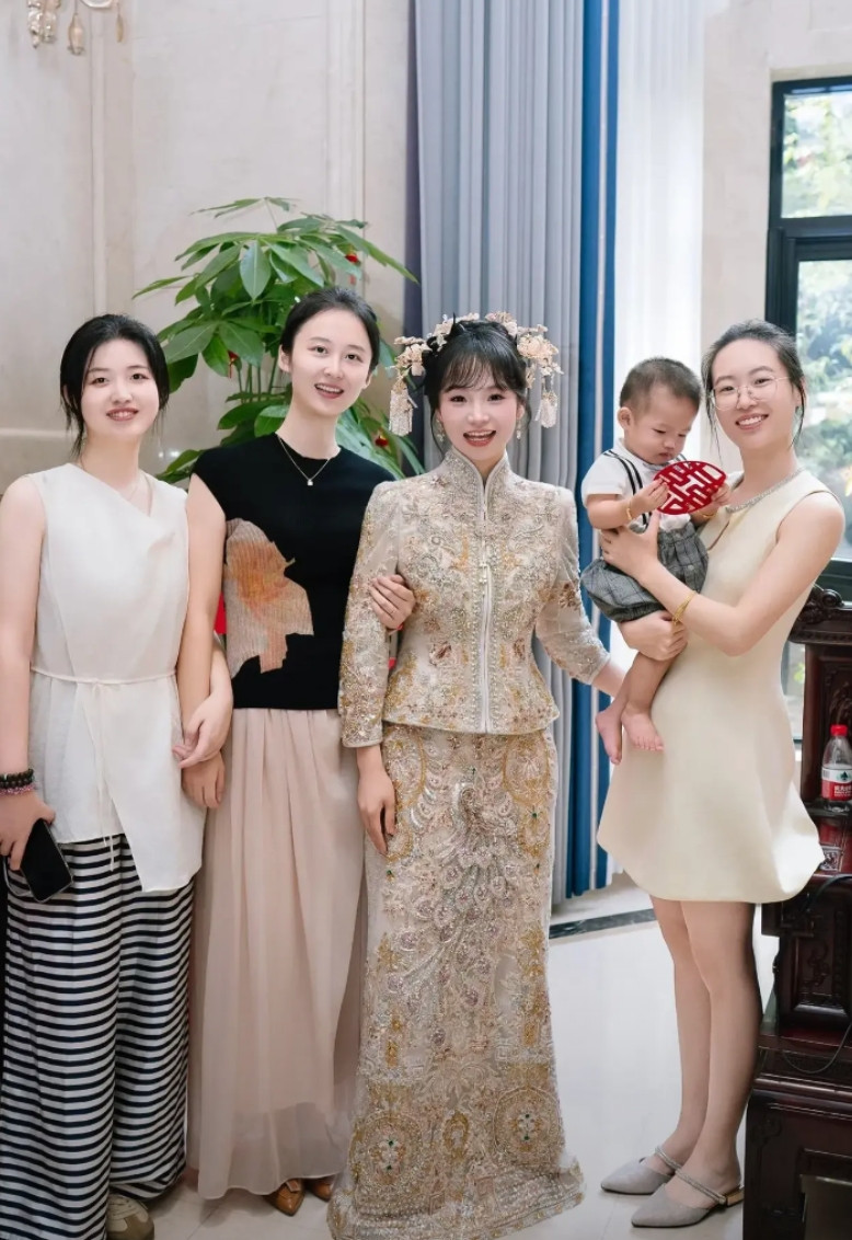 选哪个？新娘、伴娘还是嫂子？