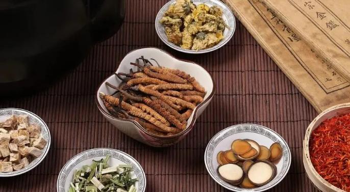 肾精亏虚为何会影响夜间安睡？很多朋友问我，为什么晚上伤精过度会睡