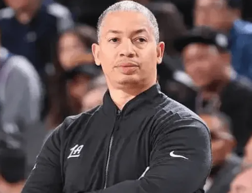 NBA常规赛，快船110-138不敌公牛。本场比赛公牛球三分47中25，三分命