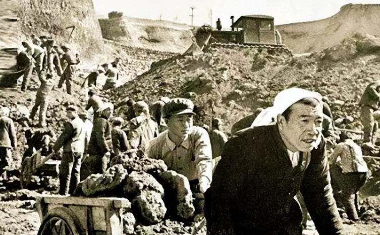陈永贵去世16年后，其子接受采访时透露：其实我爸的遗嘱是改过的“2002年春天