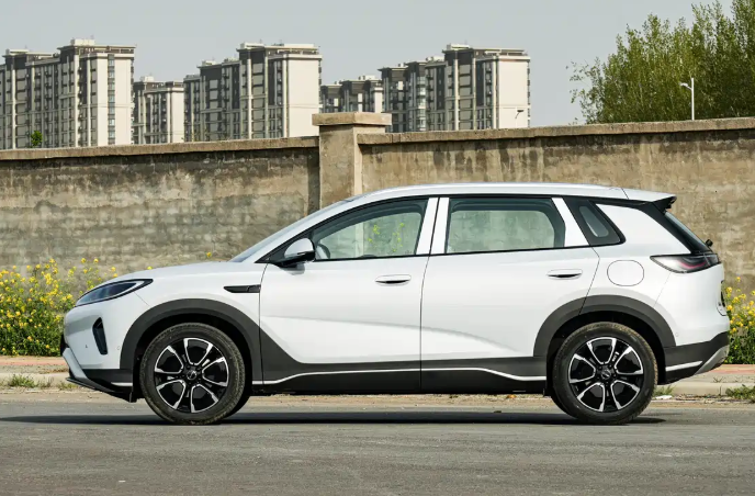 海狮05DM-i实车亮相新增26.6kWh电池组紧凑型家用插混SUV新选择外观