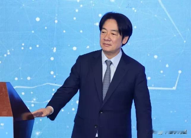 赖清德慌了。面对所谓“新台币”飙升，赖清德束手无策，今天未亲自露面，只能通过录像