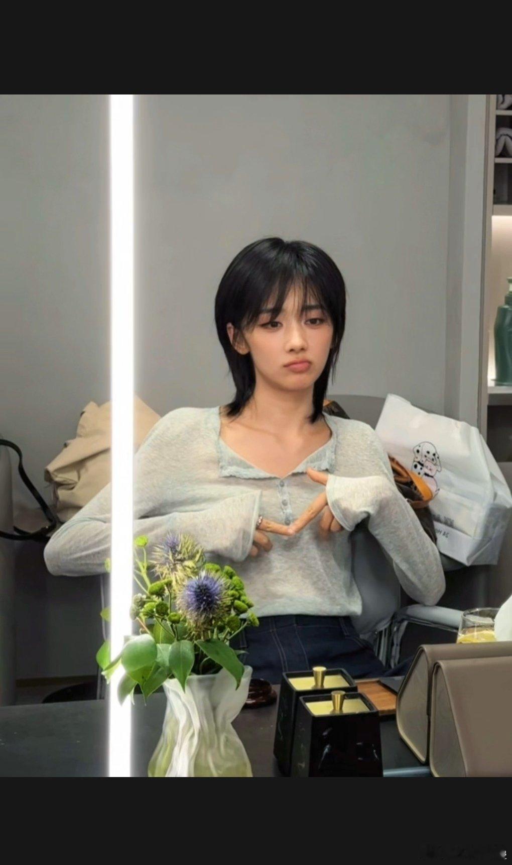要在那个度不是瘦了都提高颜值，你看银鹭本来就长得那样吧，还瘦得感觉脸凹崎岖​​