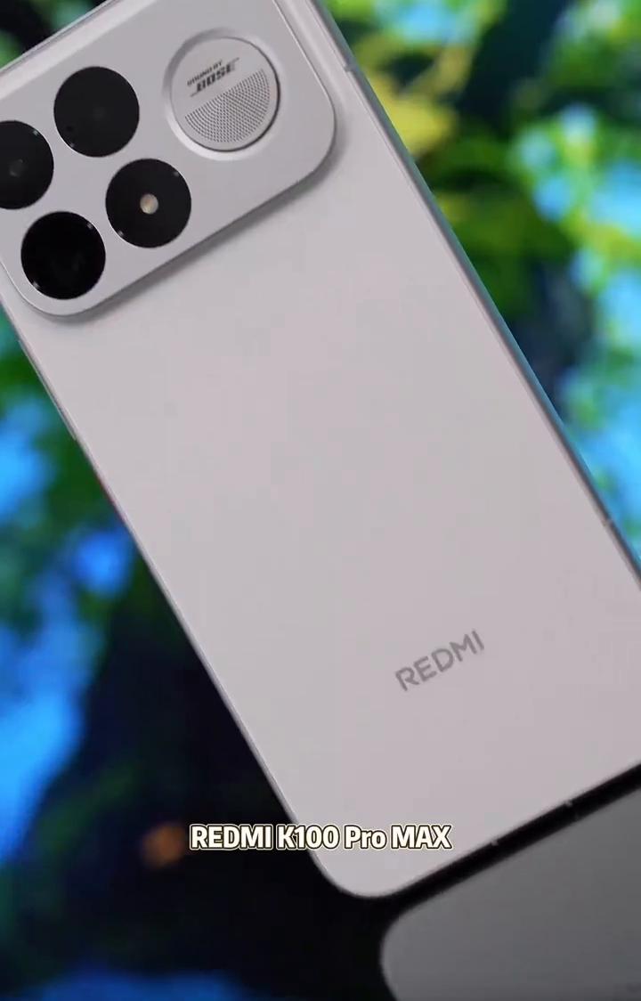 当别的手机还在比谁的跑分高的时候，REDMIK100ProMAX直接给你换
