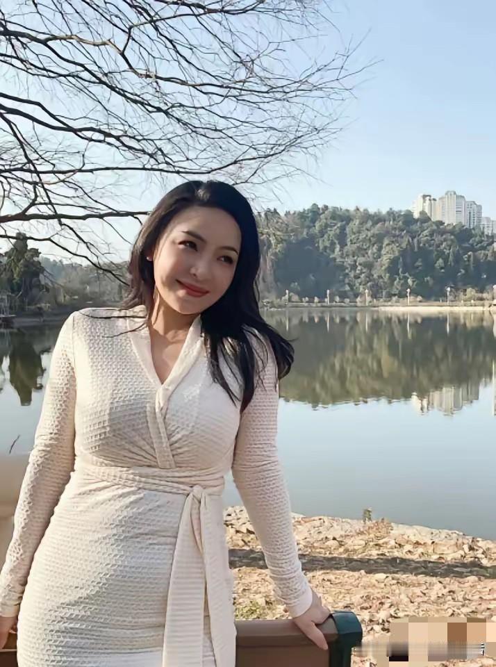 男人们记住了女人都有三大刚需也就是说女人都有三大致命弱点只要你抓住了两个