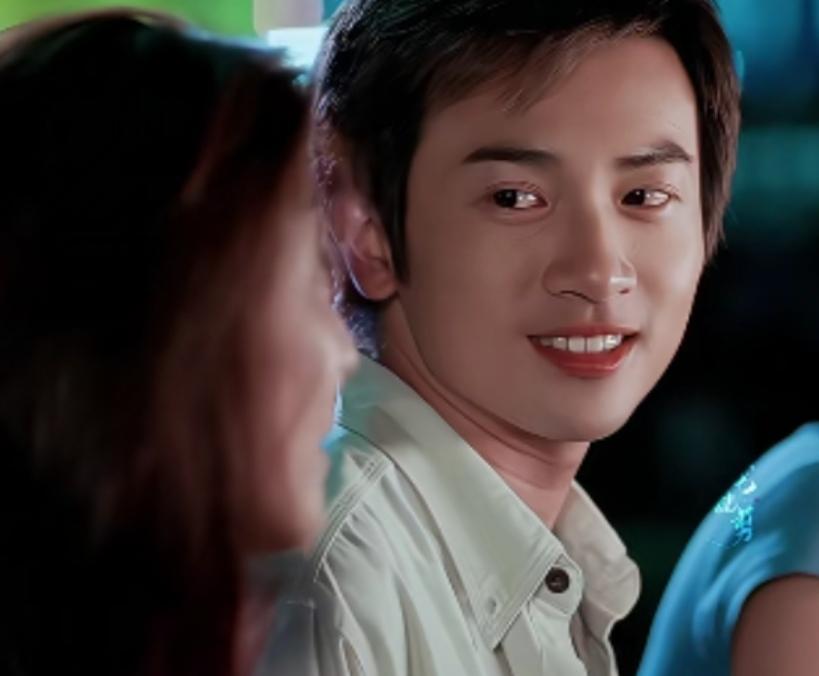 当年苏有朋又帅又优秀，名气也大，可那时他有意追赵，赵始终没回应，这事其实早有缘由