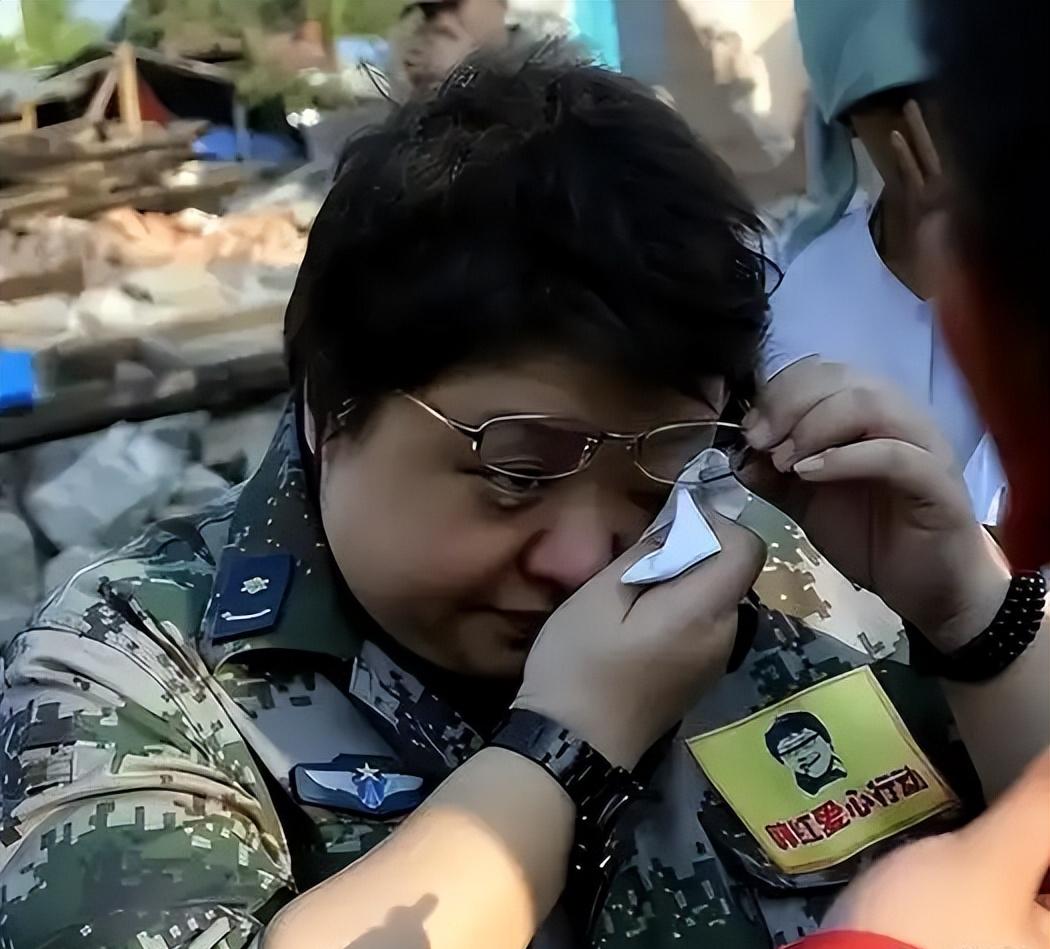 韩红的慈善滤镜，这次真的碎了！不是因为她不做了，而是6000万的救护车大单，居然
