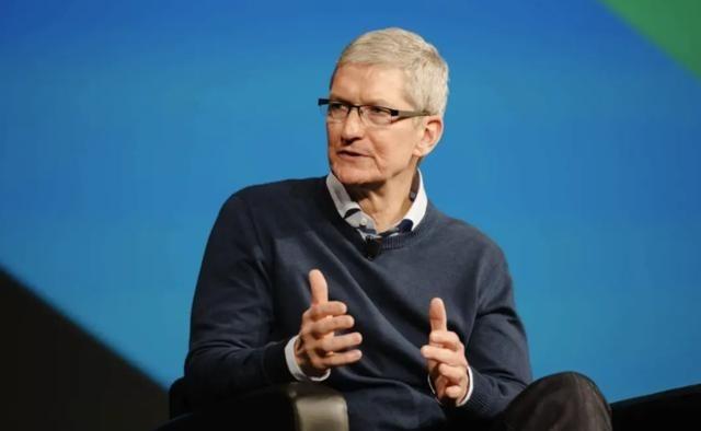 美国慌了？苹果CEO库克抛出惊人言论，振聋发聩！他说：“我们死守中国制造，不是因