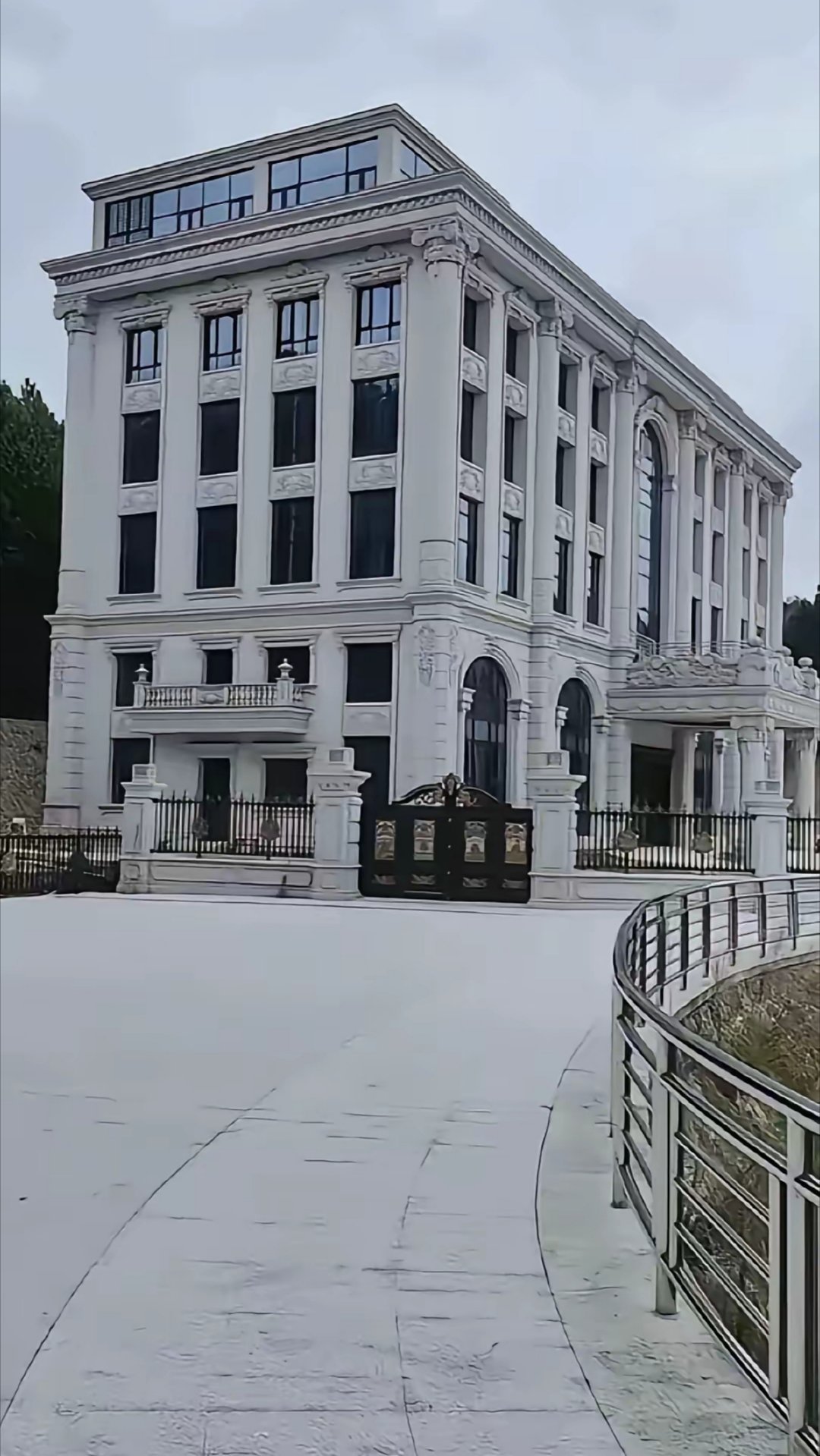 在农村建一栋这样的房子要不要30万？