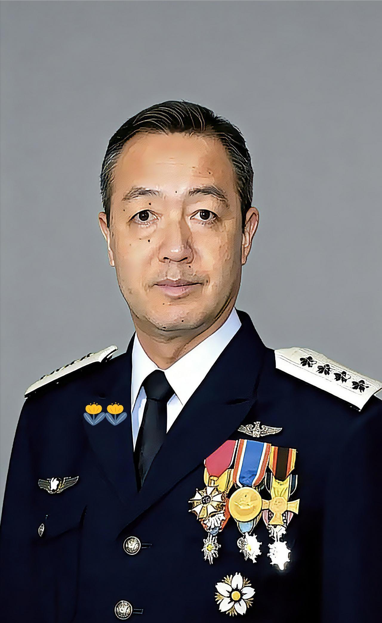 日本公开道歉日本陆上自卫队最高长官荒井正芳公开致歉。原因是他10日在福岛县进