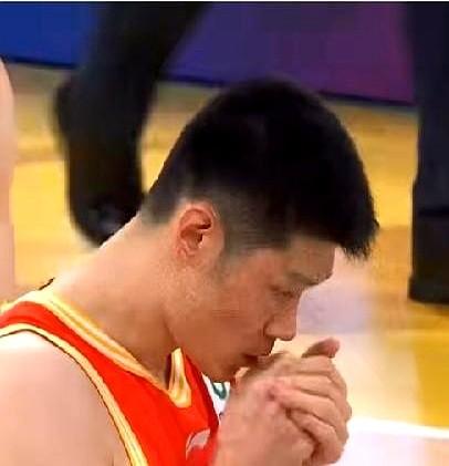 新疆伊犁特队抓紧把胡金秋签回新疆吧！听说广厦那边真撑不住了，已经开始琢磨着卖球