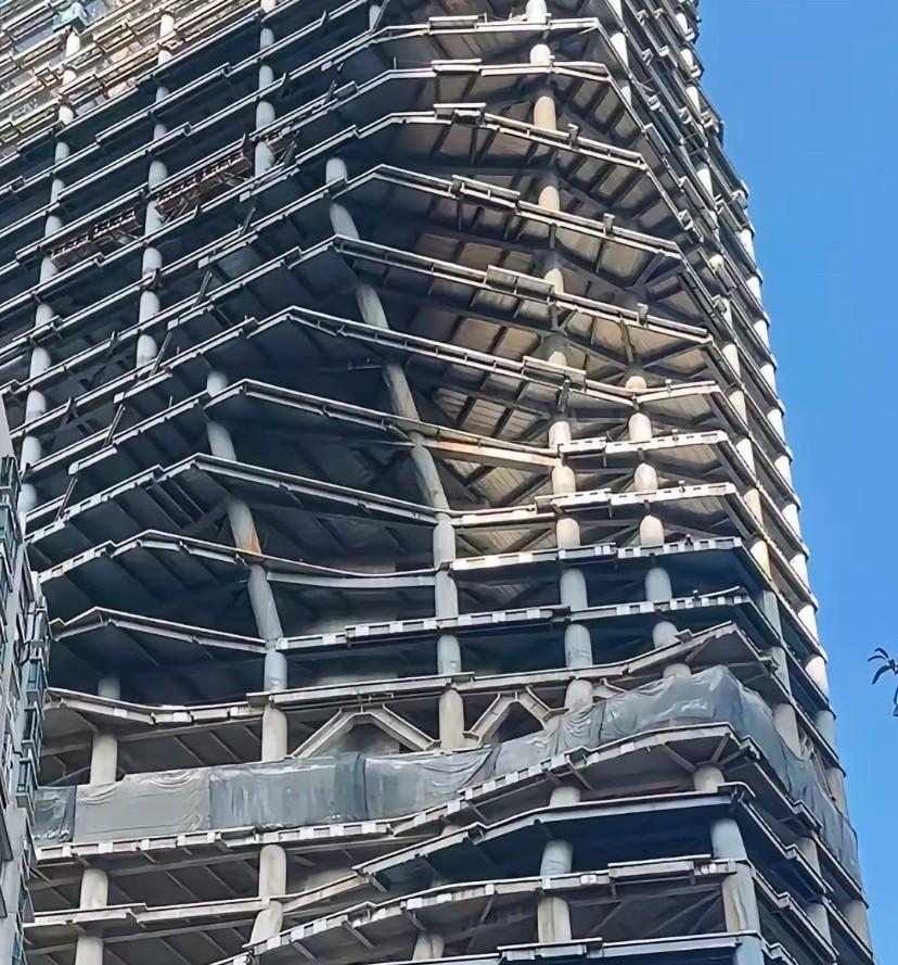 这房子设计怎么都是歪七倒八的，也不知道设计师怎么想的～