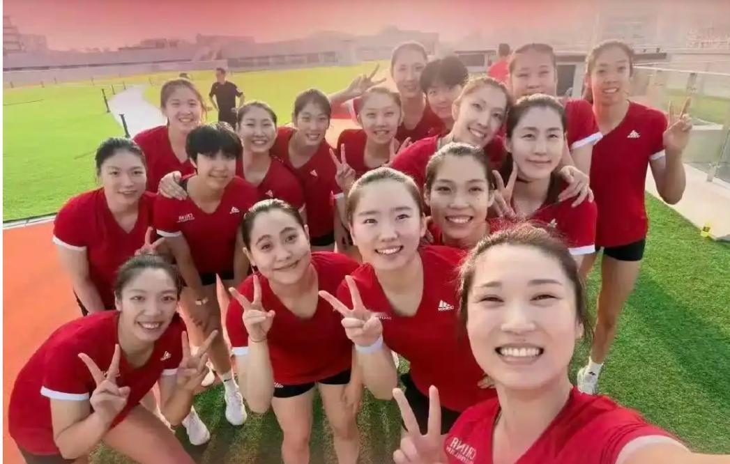 中国女排世联赛首站“南京”站的14人大名单即将揭晓，很多球迷都期待着谁能参加第一