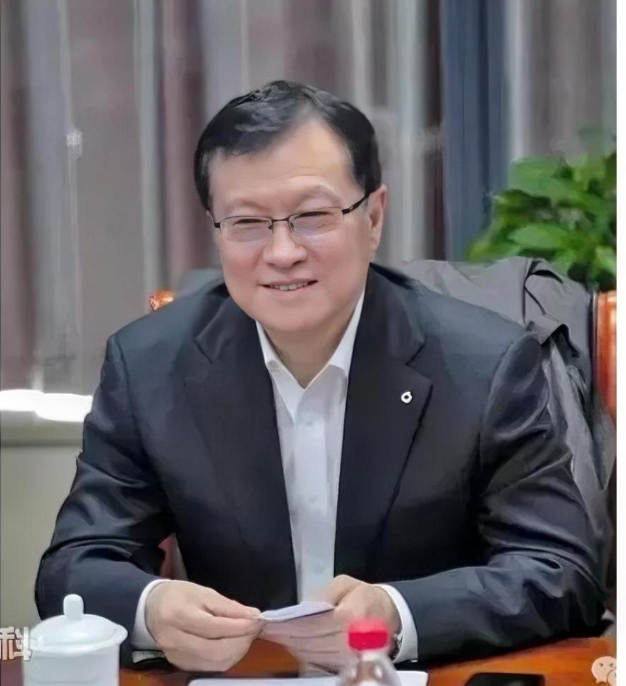 7万人在反腐名单上挂了号，这数据，看得人头皮发麻。但最让我这心里咯噔一下的