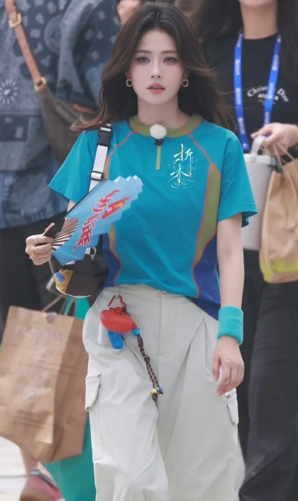 白鹿跑男路透，这大浓妆…对比其她女星，综艺真的有必要化成这样吗？