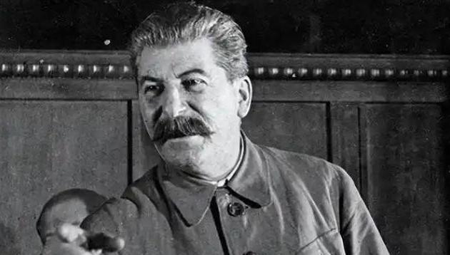 斯大林到底有多让人害怕？咱就这么说，世界上从来没有一个领袖，能像斯大林那样，对自