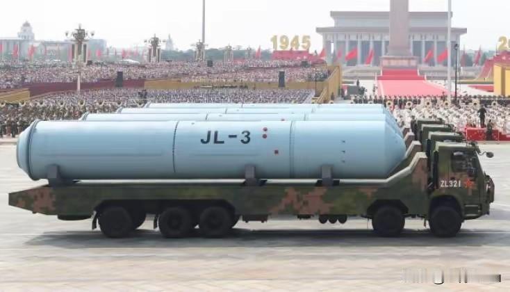 央视军事报道画面疑似出现096核潜艇2026年央视军事报道中，艇员测量海图的