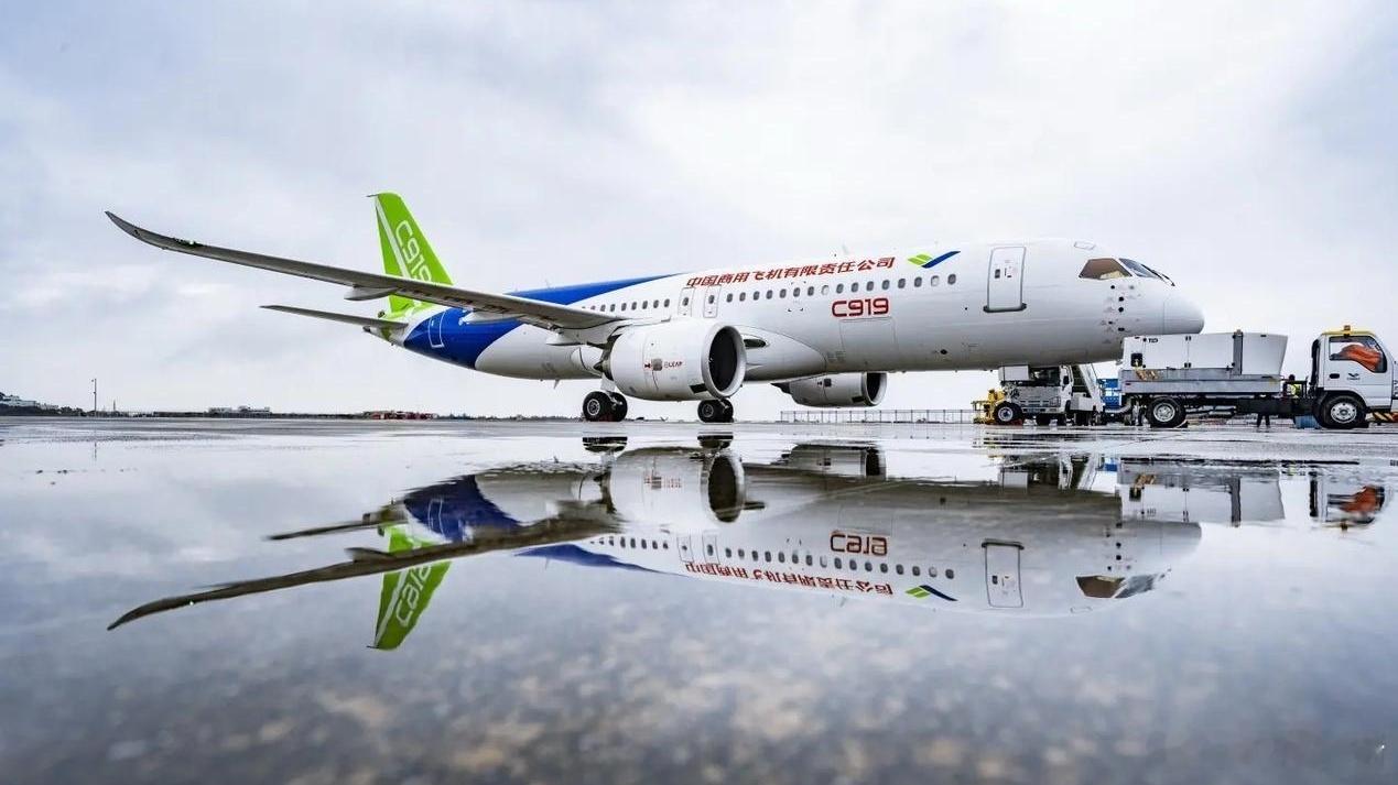 商飞2025年成绩单2025年是中国商飞稳步前行的一年。这一年，共交付了41架飞