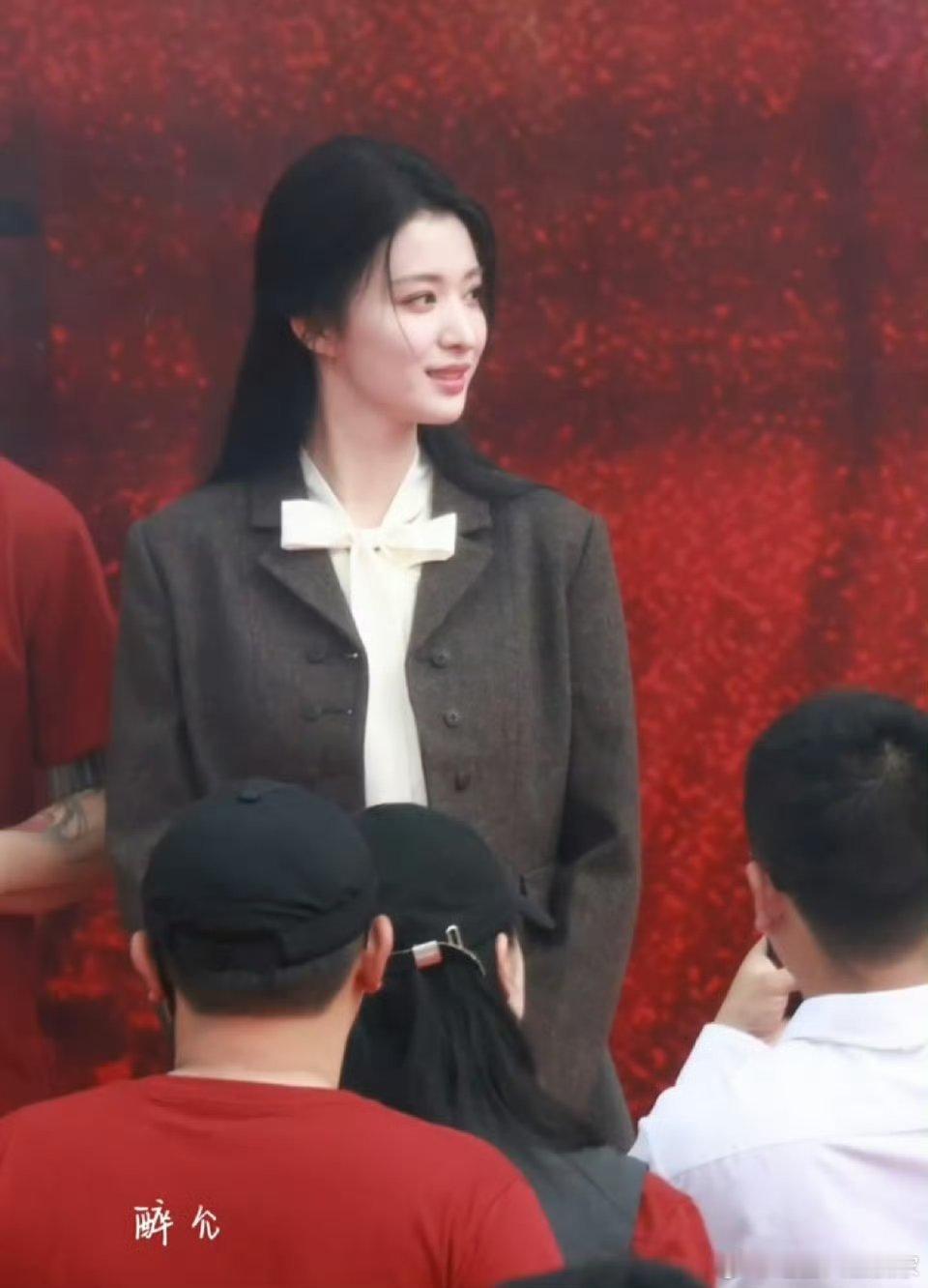 王楚然这个剧是民国造型嘛发型感觉不太民国呀​​​