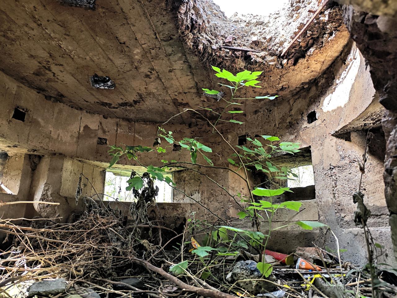 偶然得知，江桥有3个解放战争时期的碉堡，具体在现在的“绥德公园附近”。在上海本地