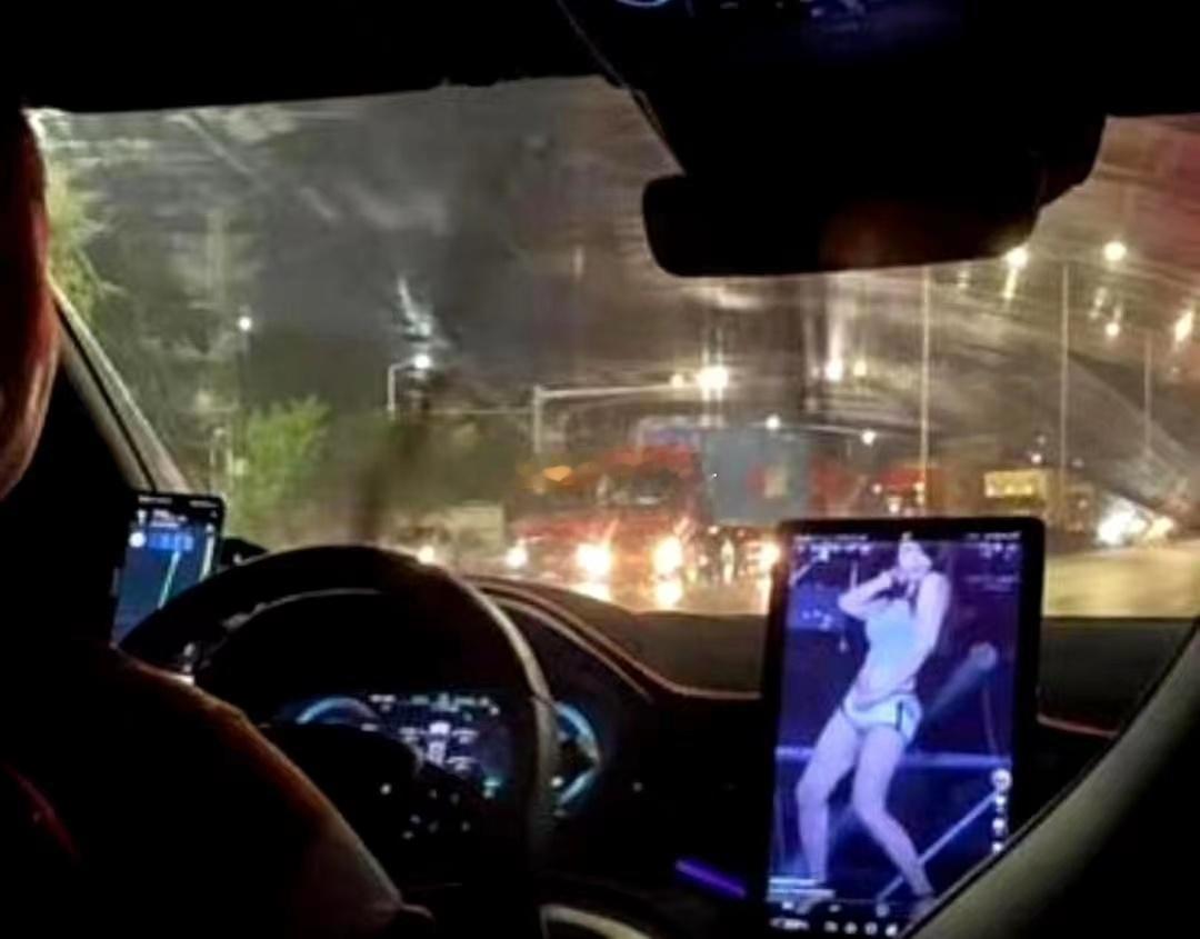 大屏真的影响驾驶安全吗？？？肯定影响家庭和睦~~~海阔试车超话​​​