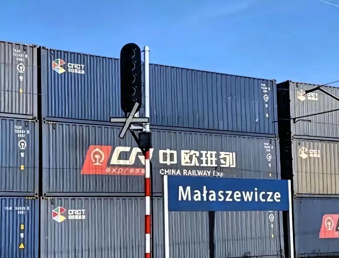 11月初，波兰再次关闭了中欧铁路，波兰今年已两次关闭中欧铁路。第二次是趁着北极