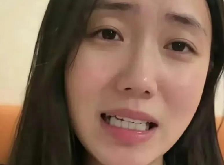 电梯诬告女和屁股姐，这是两个标志性人物，是她们一举扭转了女性在网络上的舆论风向！
