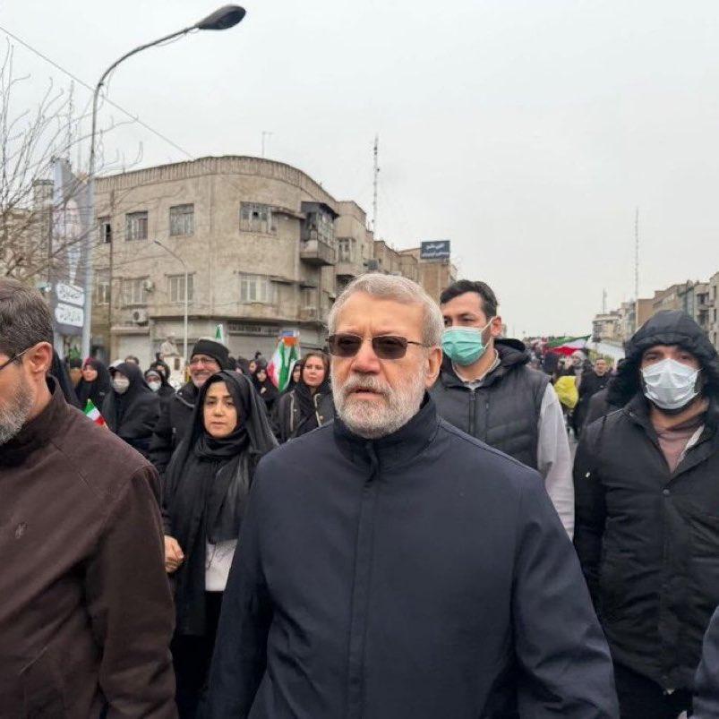 伊朗重要领导人阿里·拉里贾尼几天前还被人看到与民众一起自由地在公共场合活动，但昨