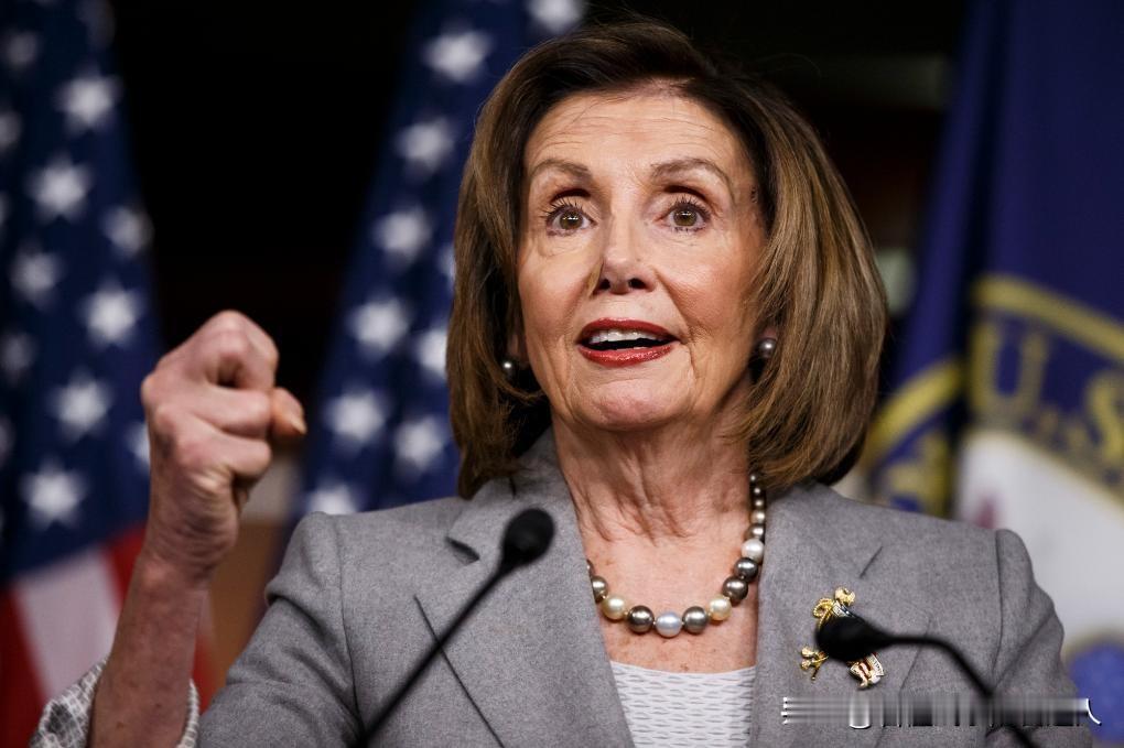 佩洛西这老太太终于坐不住了！但你要是以为她在替马杜罗喊冤，那你就是太天真了。她骂