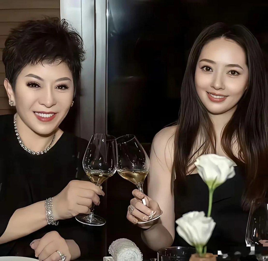 向太说：“我一直想找个漂亮的儿媳妇。”“我相中的第一个人是张柏芝，她十八岁时已经