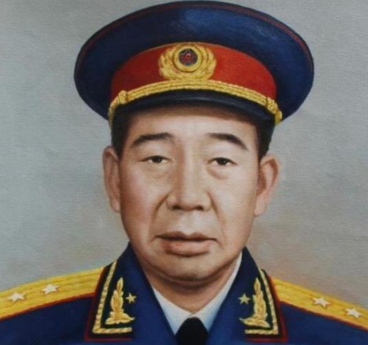 在开国将帅里，杨国夫的出身很特殊：他是红四方面军的老团长，却在长征最关键的岔路口