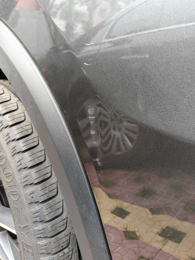 快被自己蠢哭了地库后车门忘关，挂到地库柱子上了，有凹陷掉漆，这个位置可以无痕修