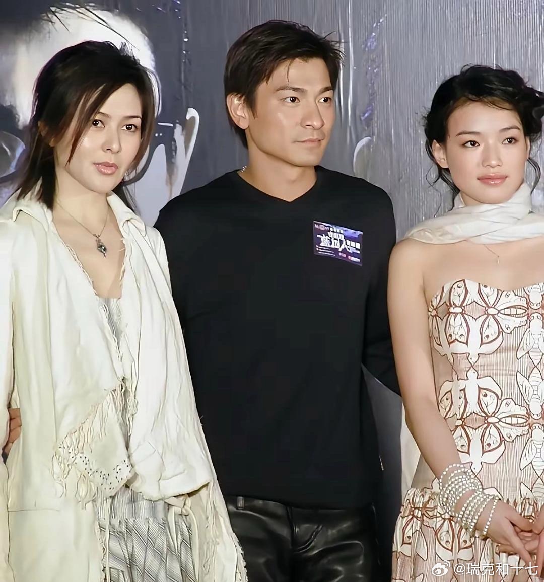 难道这就是大美人的底气吗？关之琳穿得好随意。​​​