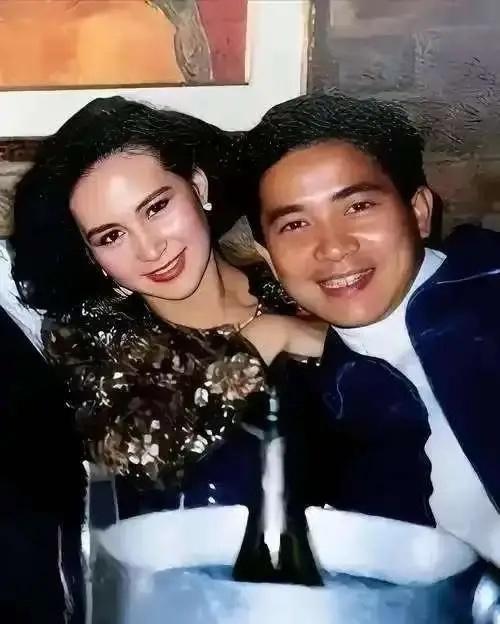 谁能想到，赌王家族的何超琼，会用近30年的时间，给一个老人寄“匿名钱”，还把秘密