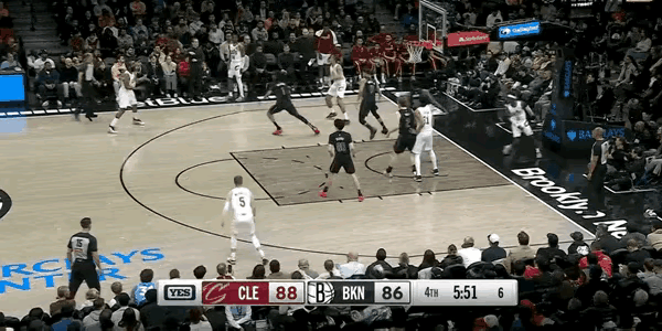 哈登推陈出新，又开发出一项进攻武器，他无愧于篮球革新者称号。哈登反其道而行之