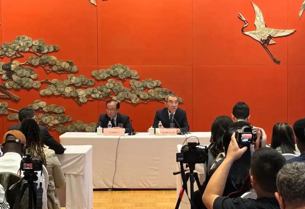 一旦中美不再贸易，中国将不买美国任何高科技产品！不是中国离不开美国，是美国更离不