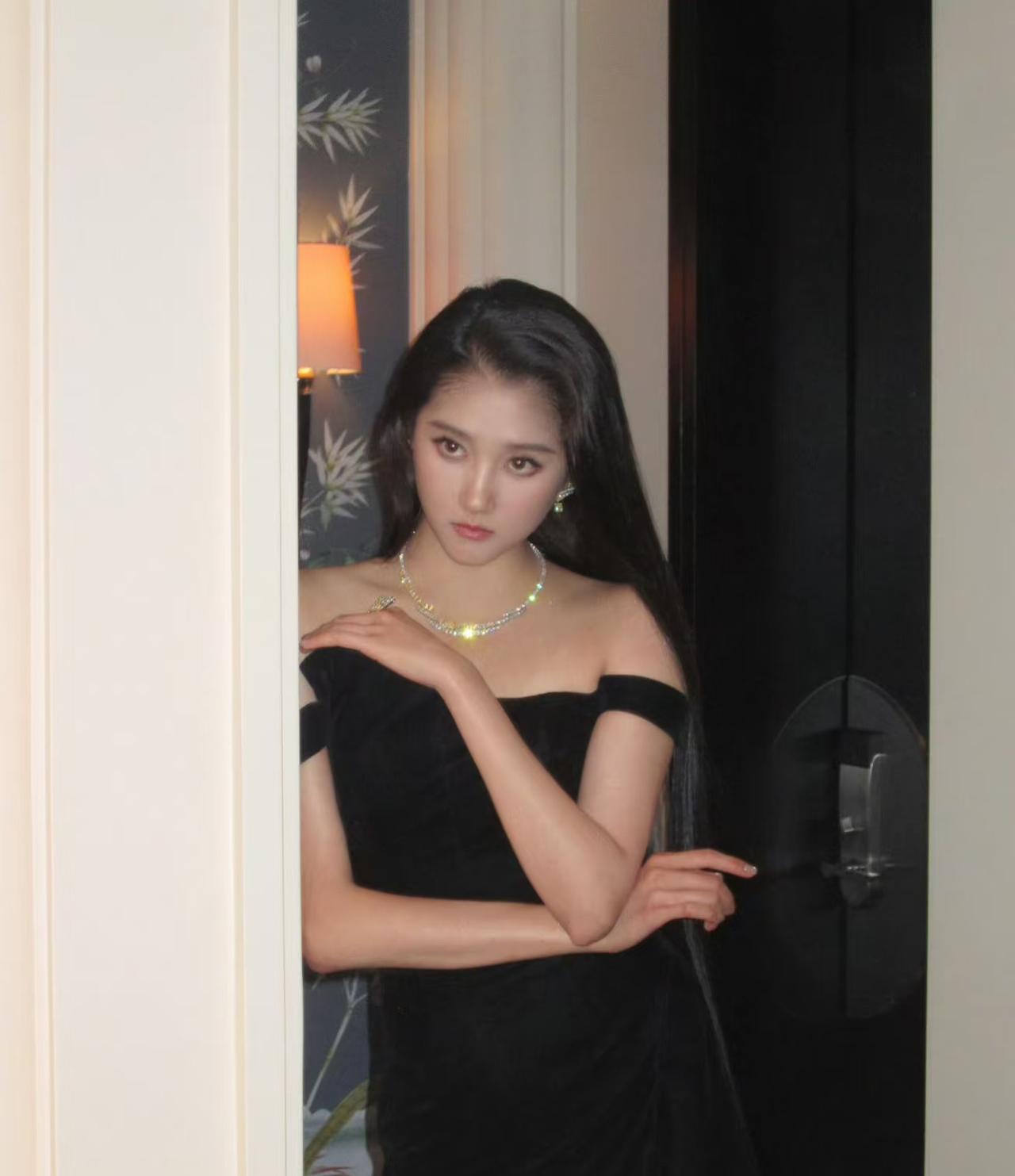 终于知道关晓彤为什么要美黑了不是因为新剧需要也不是为了追回逝去的爱情，而