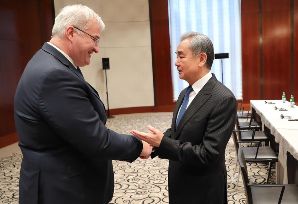 直接关门送客！这种带有羞辱性的访问，中国不要也罢！乌克兰第一副外长基斯利察访