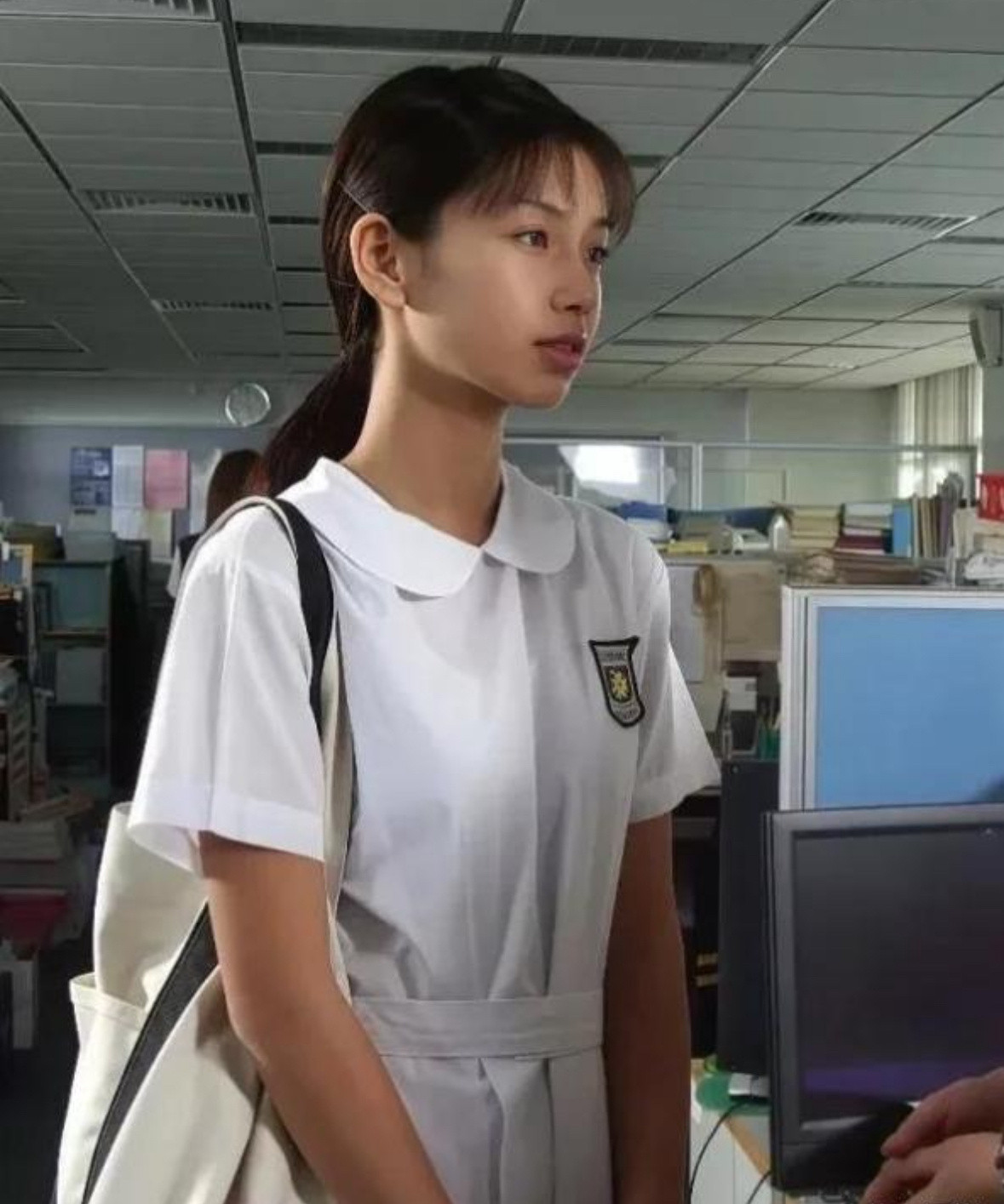 18岁的angelababy客串演戏，青涩稚嫩​​​