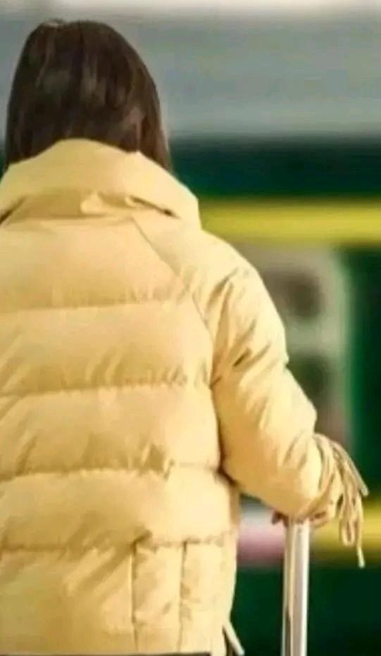 看了亲家的一条朋友圈后，我默默收拾行李离开了儿子的家。今天无意中刷到了亲家母的