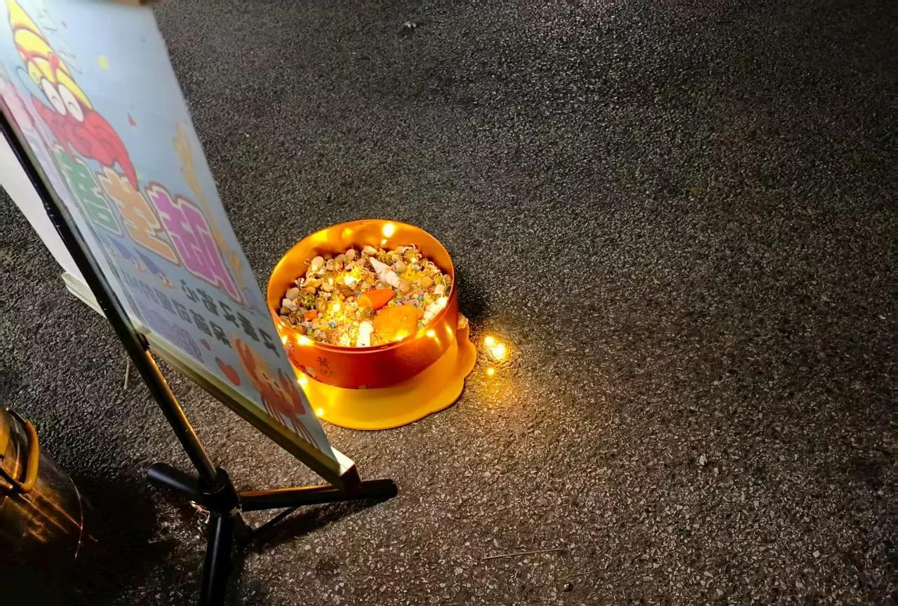 都说女人和小孩的钱最好赚，可我觉得不是。这段时间我一直在忙着摆摊创业的事，原本