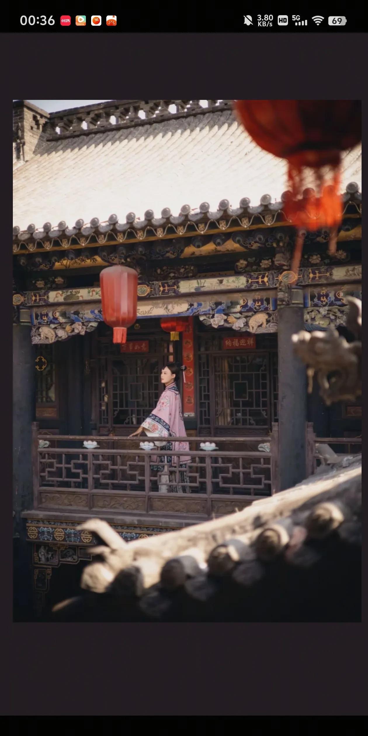 今天和朋友去星巴克坐了一会儿，喝了杯苦咖啡，见识到了人世间最丑陋的嘴脸。刚下过