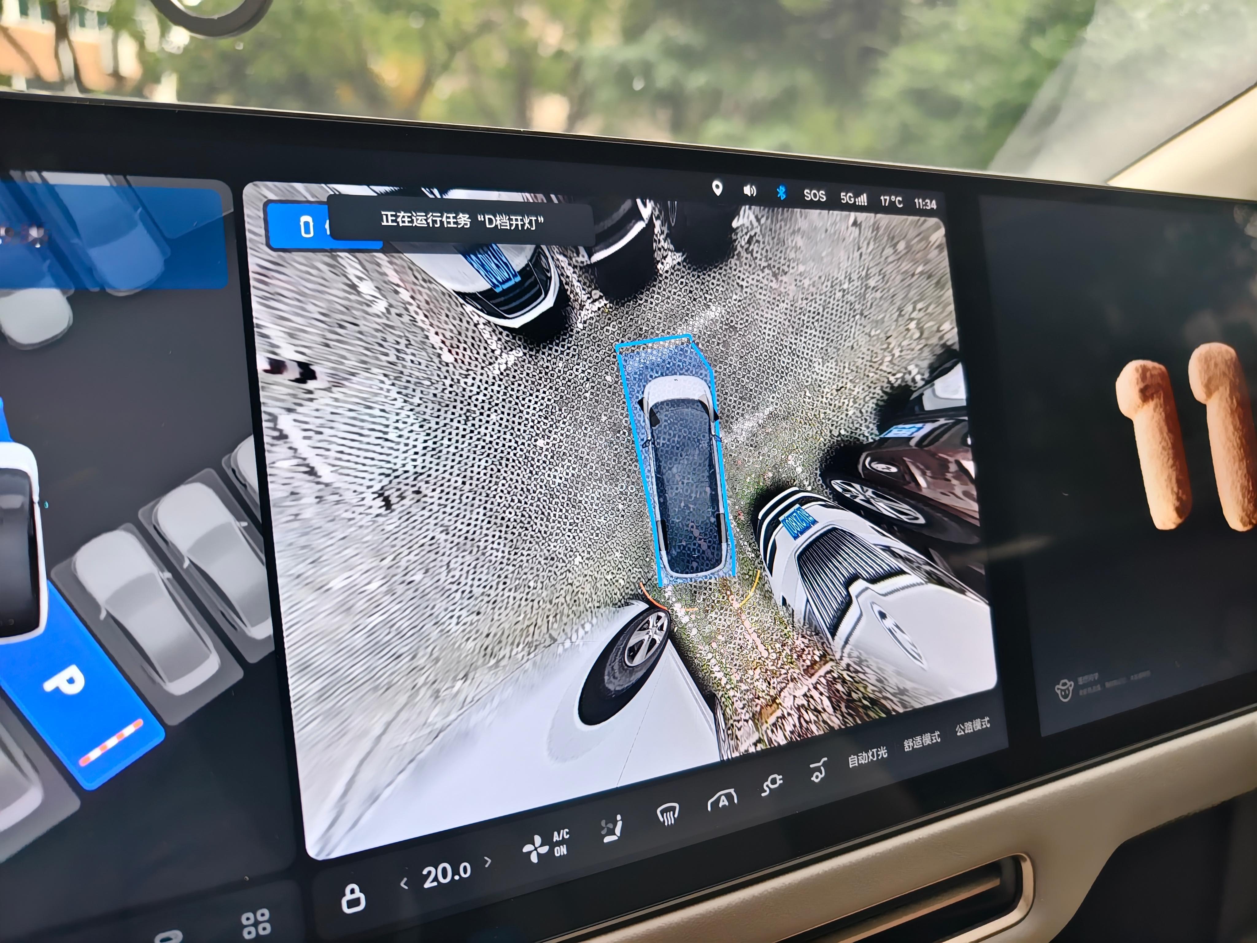 开理想i8第一个痛点来了这儿停车空间很小理想i8五米的车长刚好，甚至稍微长一点