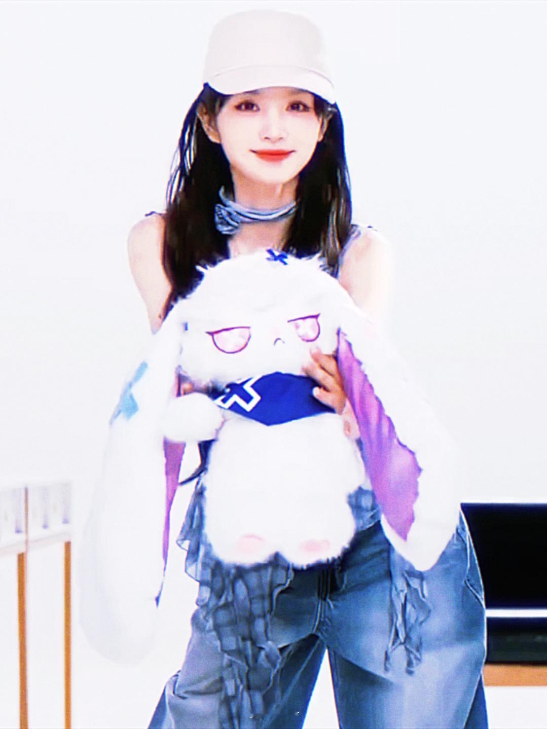 兔兔🐰田曦薇cos超体爆裂萌兔​​​