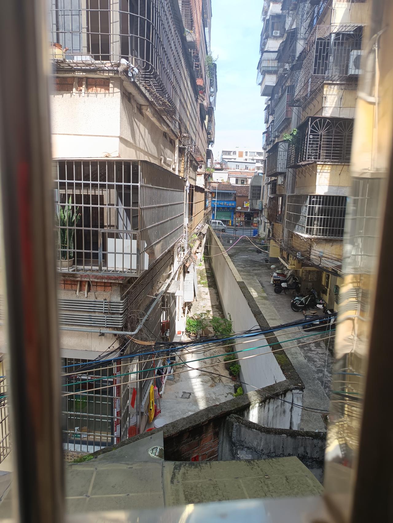 你敢相信吗？这里就是肇庆的端州了竟然还有这么老的旧楼