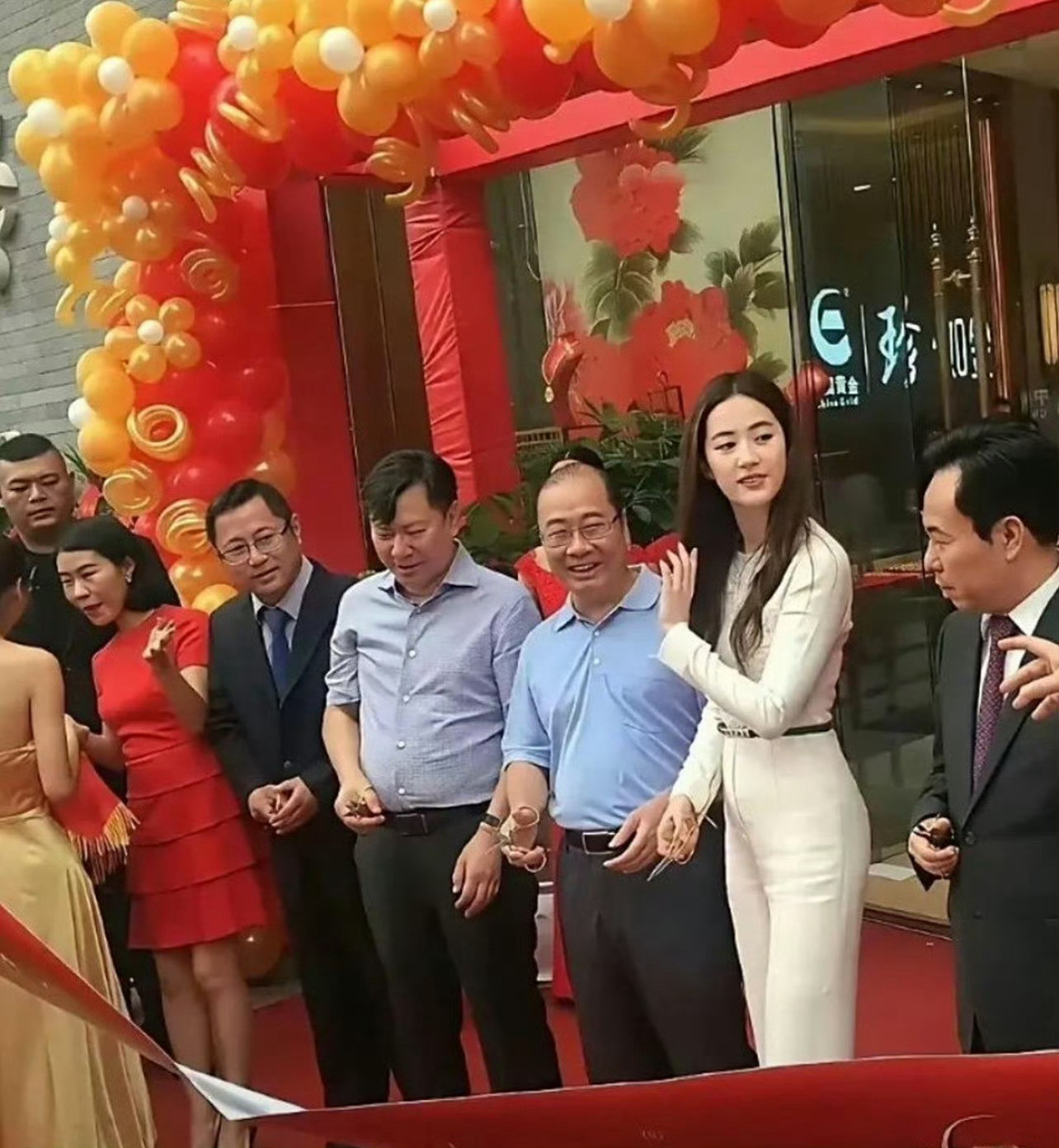 原来女神现实中是这样的，白瞎我看了十几年电视。​​​​